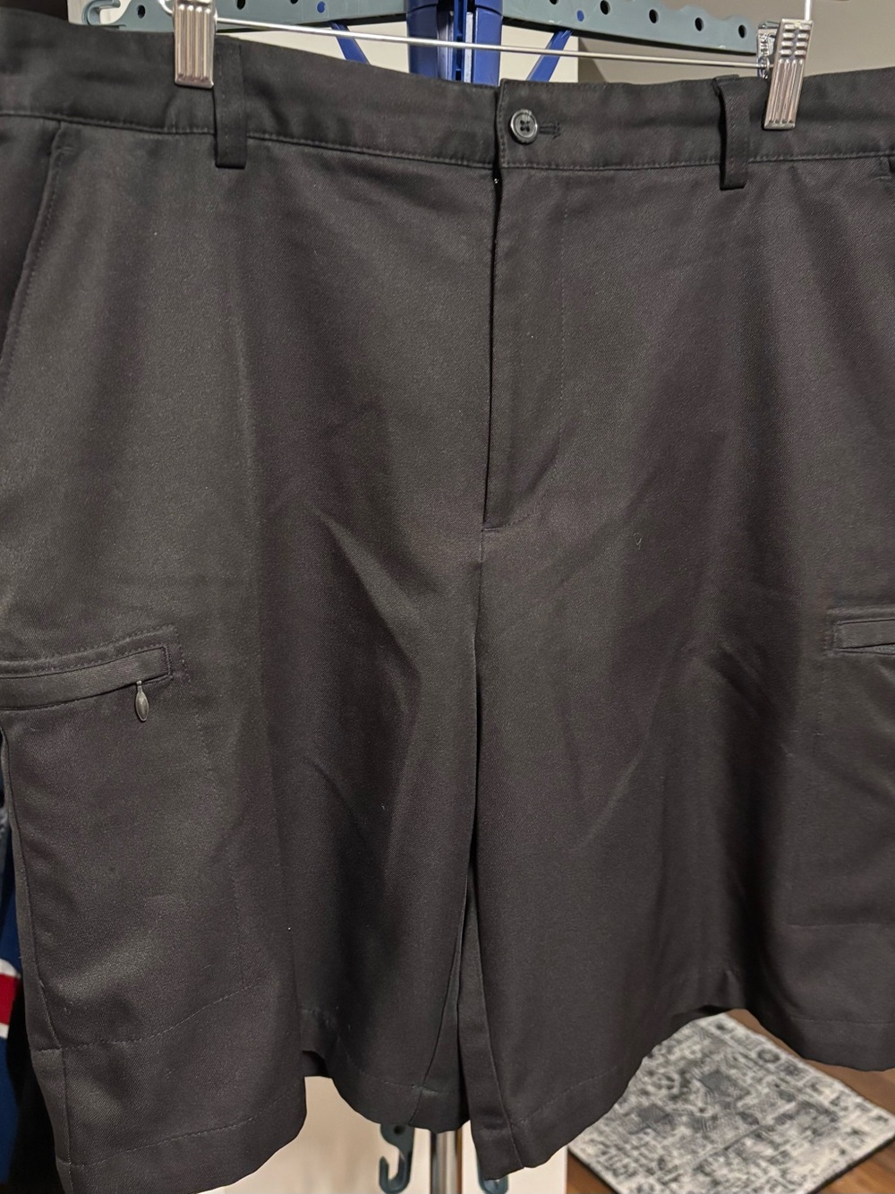 Izod Golf Men's Black Cargo Shorts with Zip Pockets
